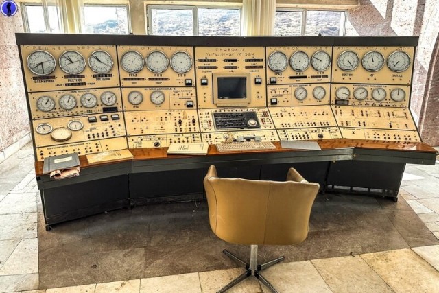 Отсюда управляли гигантским советским научным радиотелескопом "Геруни", 63 фото и текст