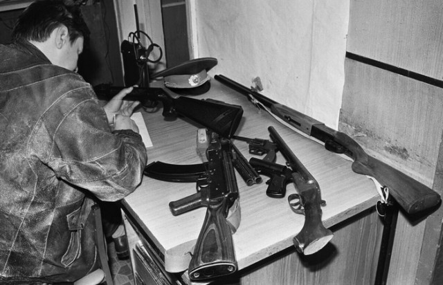 Не только «ТТ»: каким оружием пользовались бандиты «лихих 90-х», 10 фото и текст