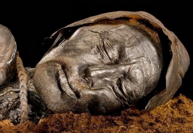 «Болотные люди»: 10 древних тел, найденных в торфяных болотах, 11 фото и текст