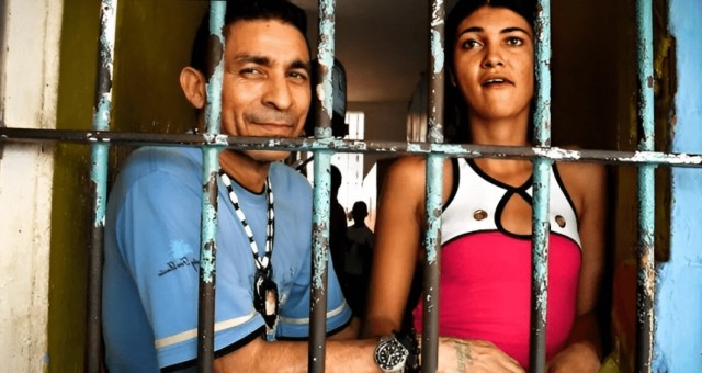 Что происходит за дверьми в испанских смешанных тюрьмах, где вместе сидят мужчины и женщины? 7 фото и текст