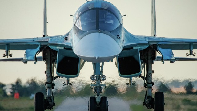 Почему у бомбардировщика Су-34 нос "уточкой"? 4 фото и текст