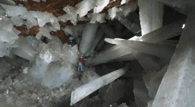 Пещера кристаллов: смертельно опасное место на Земле, где кристаллы размером с деревья, 4 фото и текст